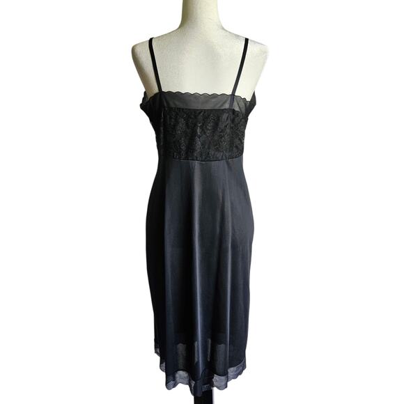 Vtg Vassarette Slip Size S/M Black Nylon Lace 60s 70s Lingeriecore Goth Nightie - Picture 2 of 11